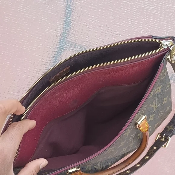 Louis Vuitton Monogram Canvas Handbag - Picture 17 of 17